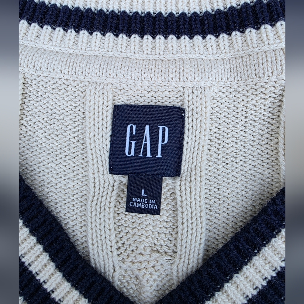 GAP Cable Knit V-Neck Sweater 100% Cotton Size L - Picture 4 of 5